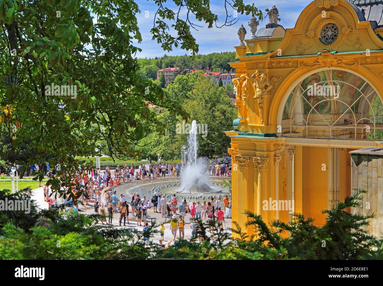 Colonata con Singender Fontaine nella zona termale, Marienbad, triangolo termale, Boemia, Repubblica Ceca Foto Stock