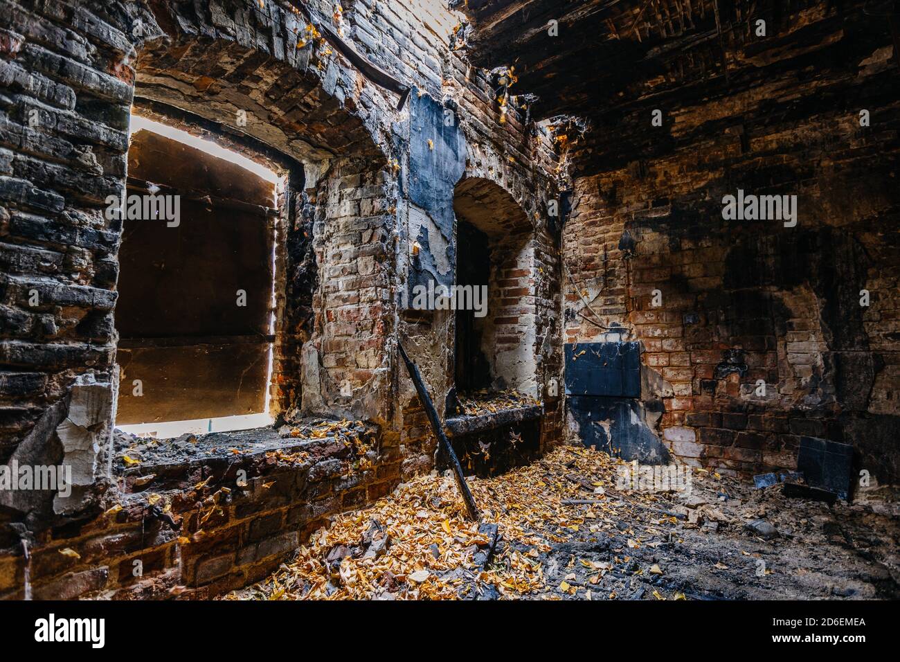 Interno di vecchia dimora storica dopo il fuoco Foto Stock