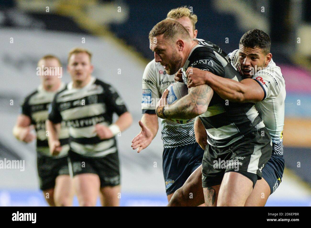 Josh Griffin di Hull FC carica alla linea Foto Stock