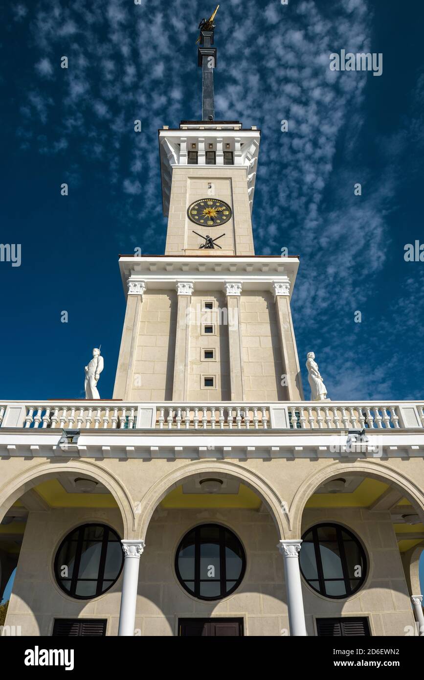Northern River Terminal o Rechnoy Vokzal a Mosca, Russia. Vecchio edificio in stile stalinista rinnovato in quest'anno a nord della citta' di Mosca. Monumento di Foto Stock
