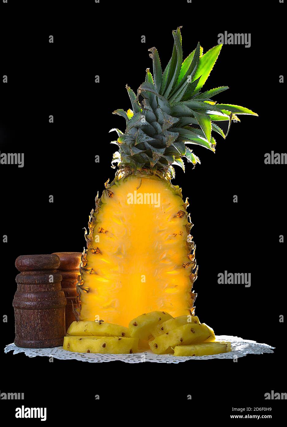 Ananas maturo tagliato e pronto a mangiare. Foto Stock