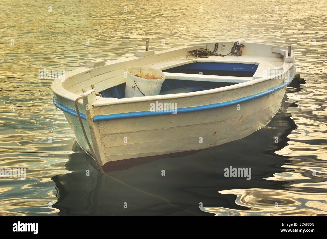 Piccole barche da pesca in un villaggio di pescatori, Tivat, Montenegro Foto Stock