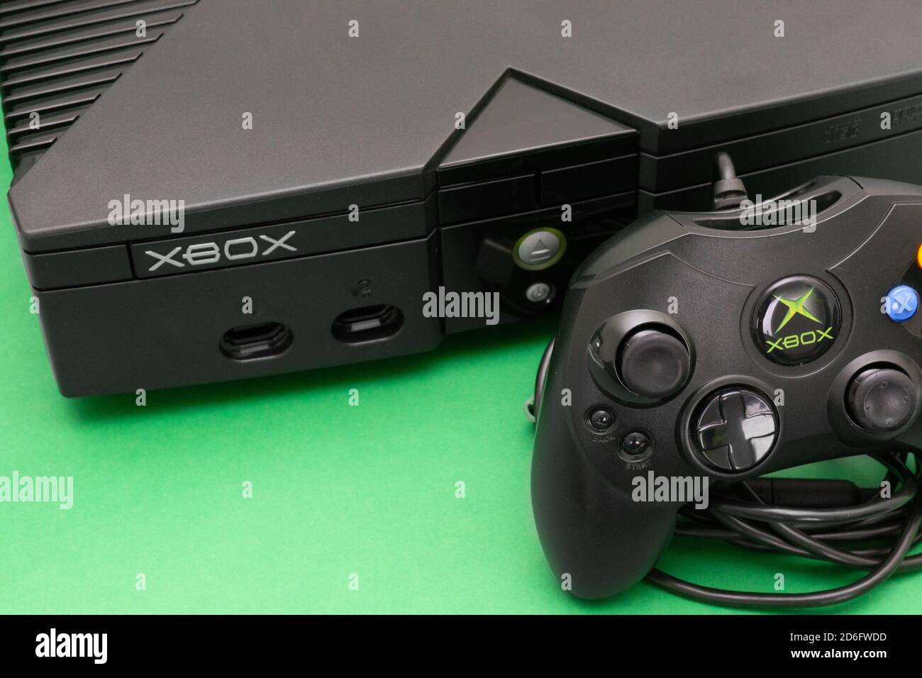 Melbourne, Australia – 25 luglio 2020: Xbox originale con controller S davanti Foto Stock