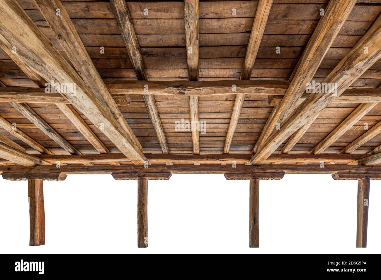 Tetto in legno realizzato a mano dall'interno isolato su sfondo bianco Foto Stock