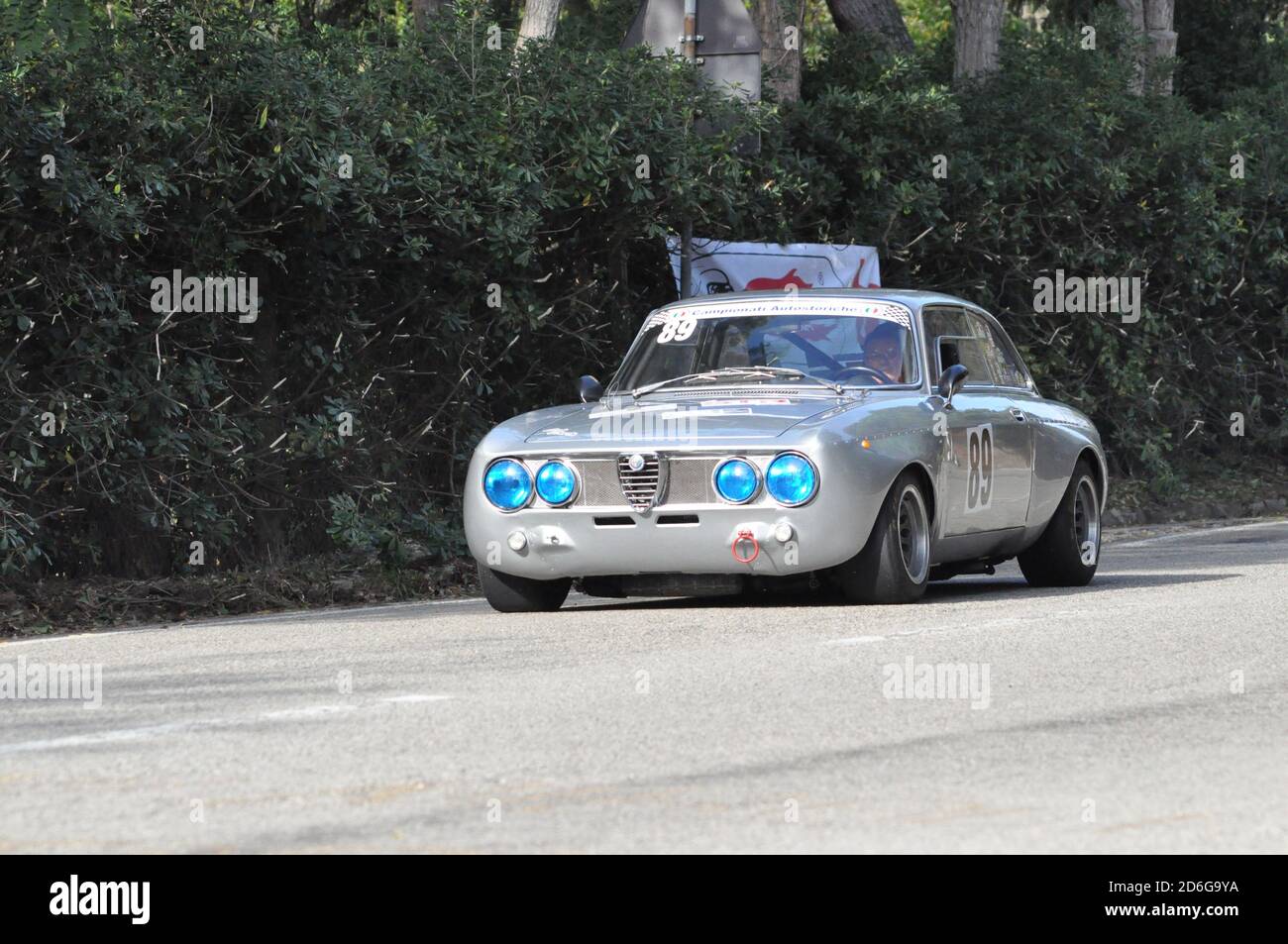 PESARO , ITALIA - OTT 11 - 2020 : PARCO SAN BARTOLO VINTAGE CAR ALFA ROMEO GT2000 Foto Stock