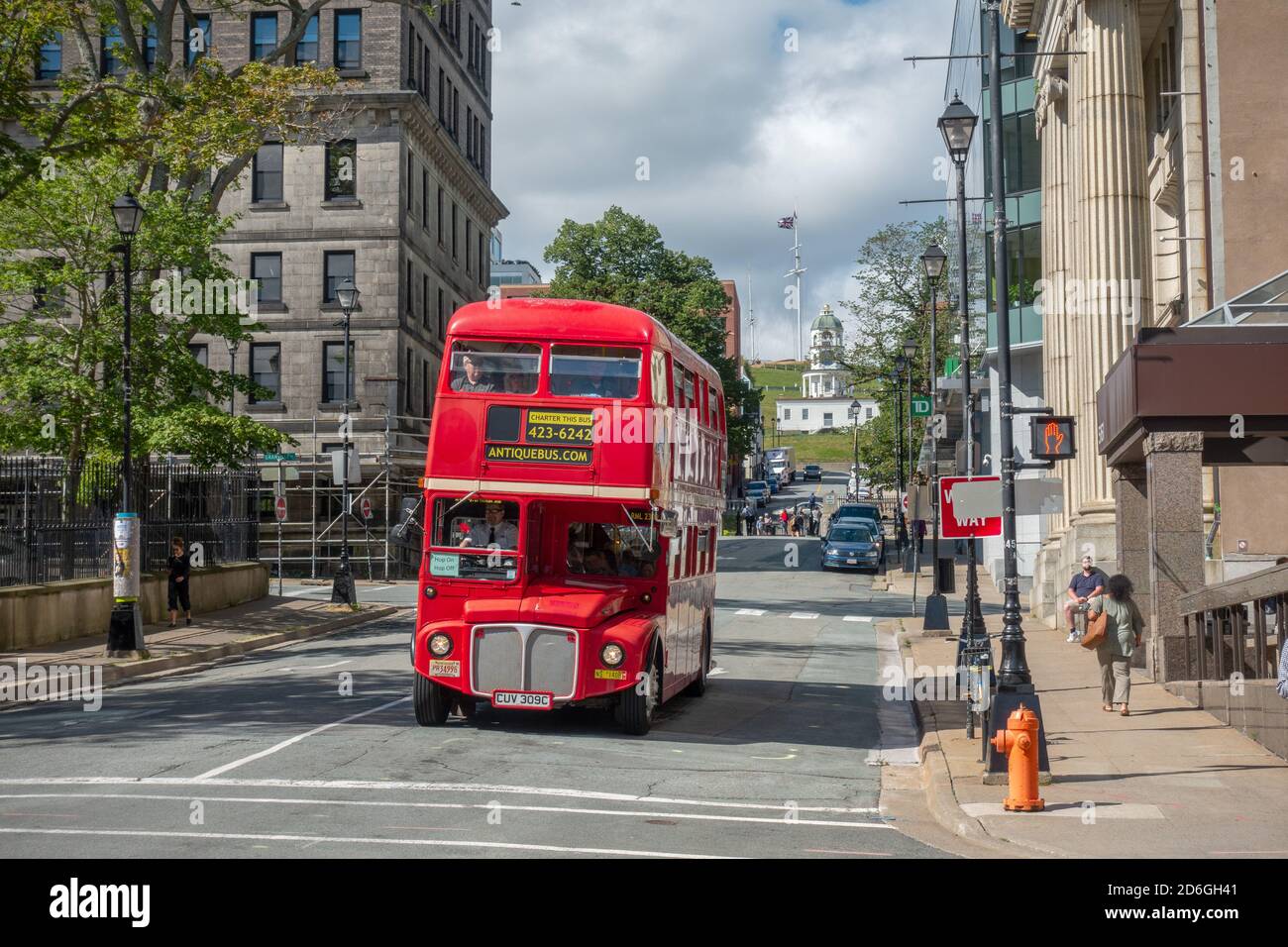 Un autobus Routemaster a due piani Red London 1965 a Halifax Nuova Scozia Canada, utilizzato come autobus turistico Hop on Hop Off Foto Stock