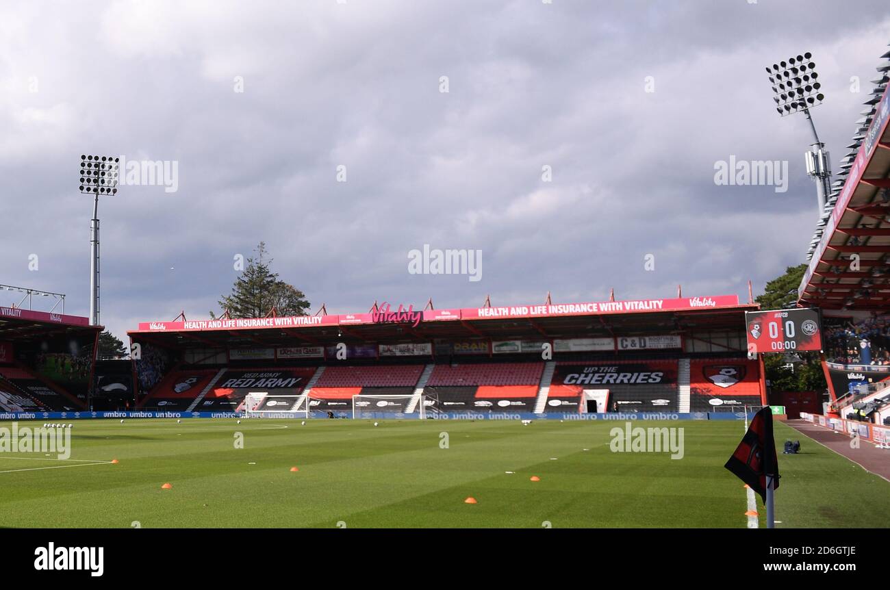 Vitality Stadium, Bournemouth, Dorset, Regno Unito. 17 Ott 2020. Campionato di calcio della Lega inglese, Bournemouth Athletic vs Queens Park Rangers; General View of Vitality Stadium in the Sunshine Credit: Action Plus Sports/Alamy Live News Foto Stock