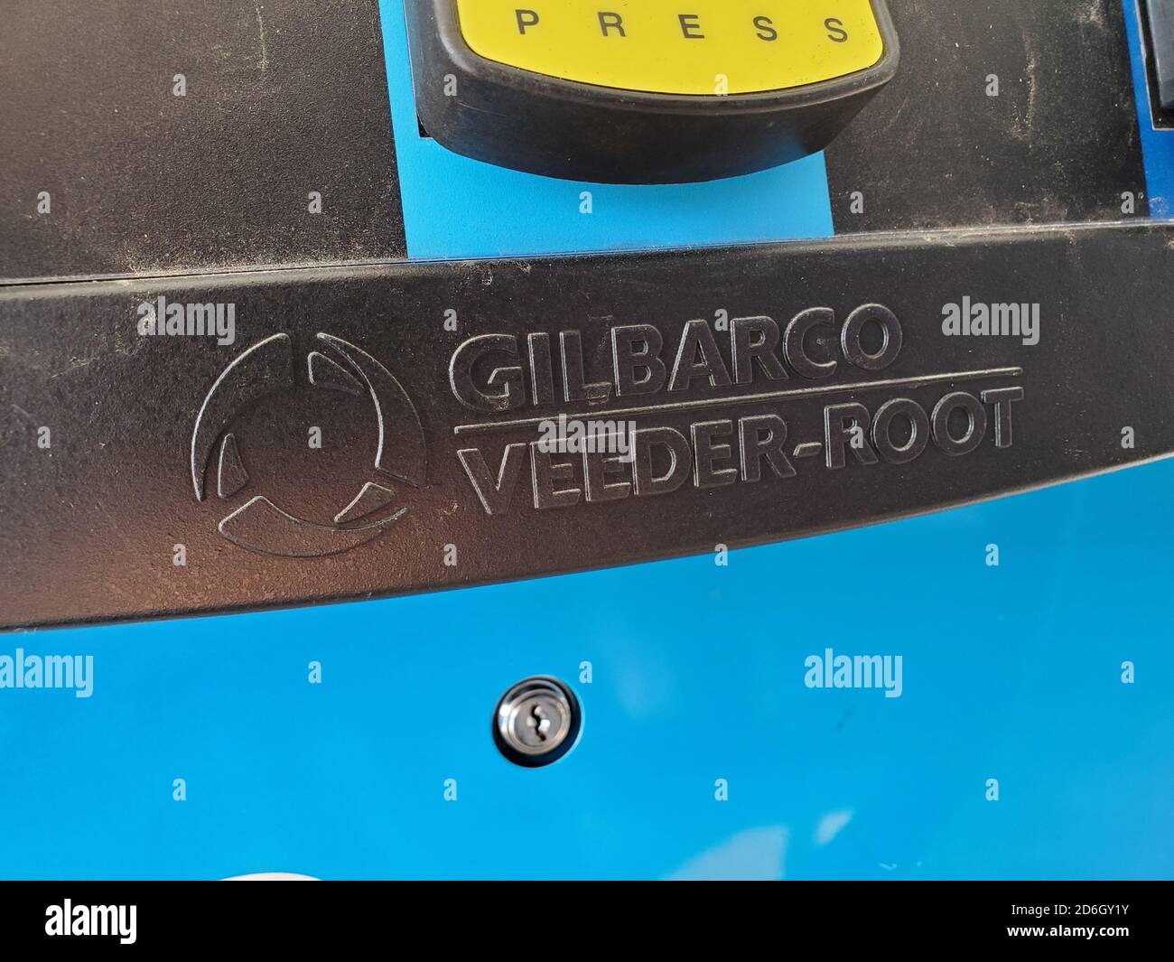 Logo per il fornitore di attrezzature Gilbarco veeder-root sulla pompa carburante, San Ramon, California, 28 agosto 2020. () Foto Stock