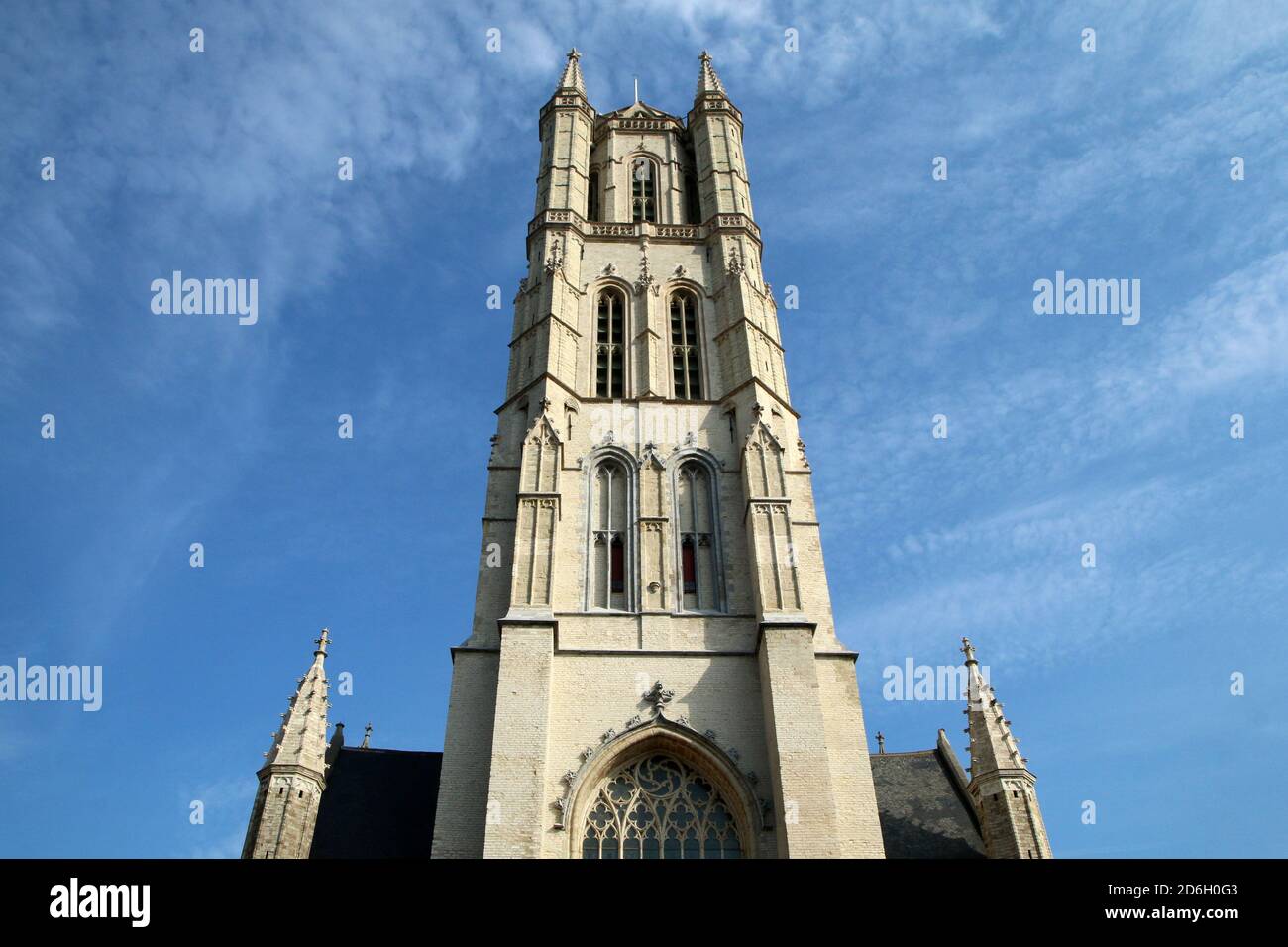La foto della vecchia città storica di Gand in Belgio. La bella e bella città, vista per i turisti. Particolare di una cattedrale. Foto Stock
