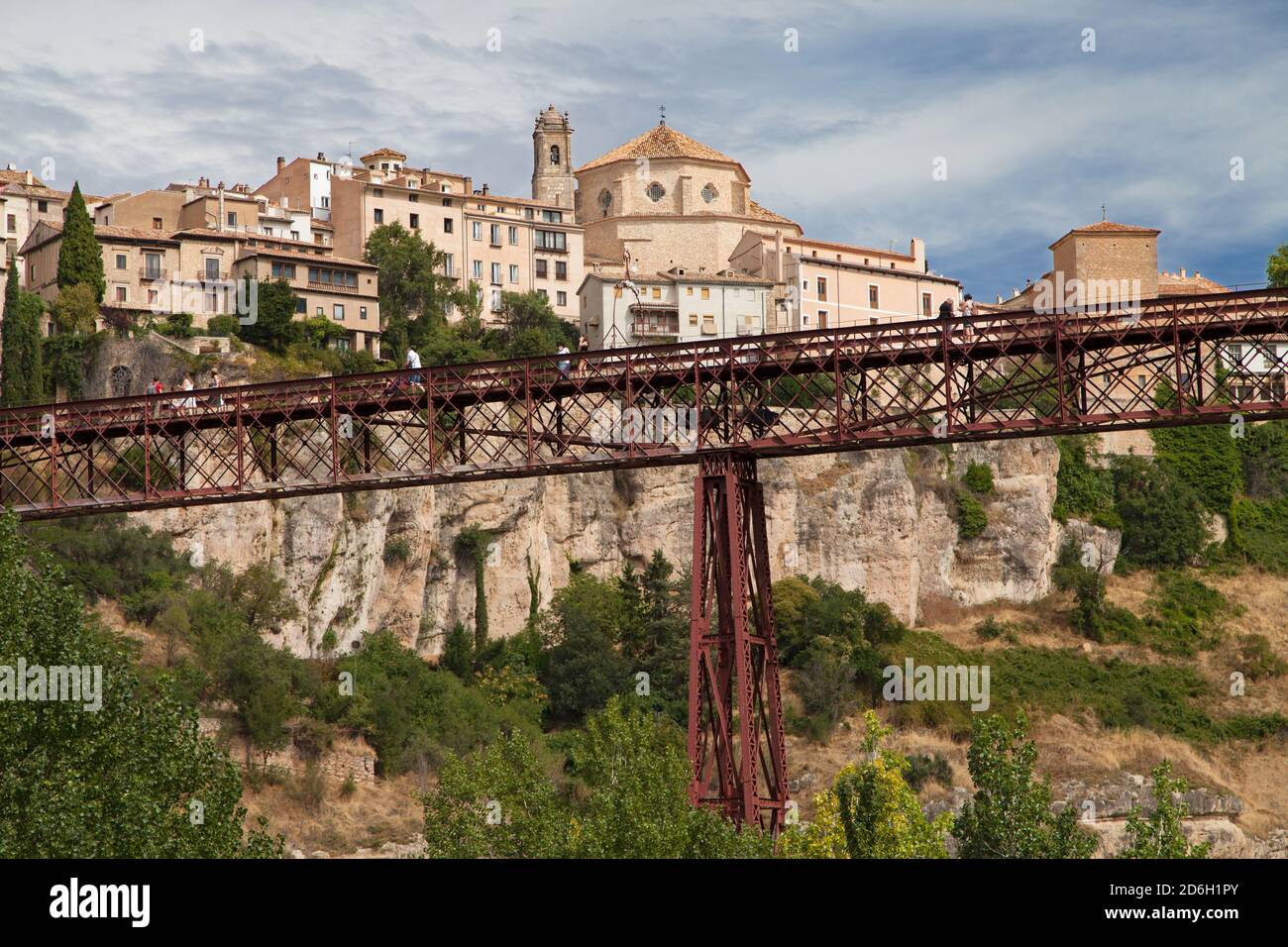 Ponte di San Pablo e Chiesa di San Pedro a Cuenca, Spagna. Foto Stock