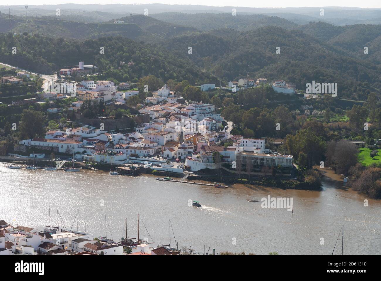 Vista panoramica di Alcoutim dal castello di San Marco a Sanlucar De Guadiana Foto Stock