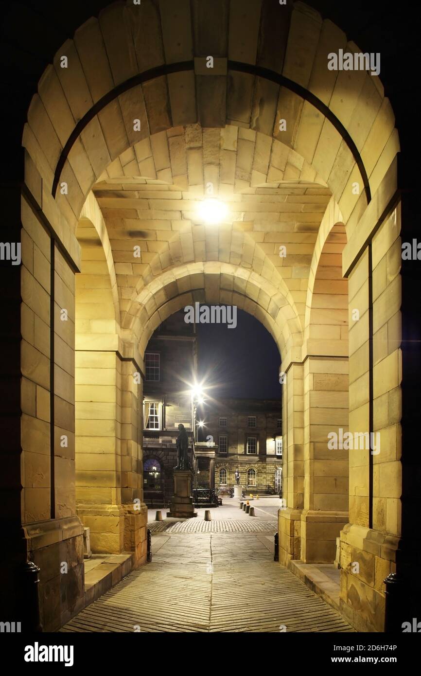 City Chambers Courtyard, High Street, Royal Mile, Edimburgo, Scozia. Foto Stock