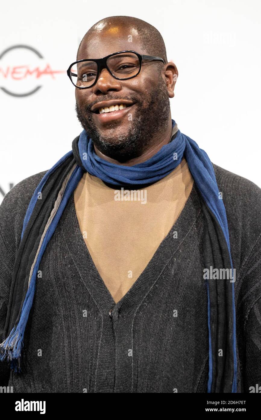 Il regista Steve McQueen pone per i fotografi la foto call del film Small Ax durante la 15a edizione del film di Roma Fest. Roma (Italia), 16 ottobre 2020 Photo Pool Insifosoto Foto Stock