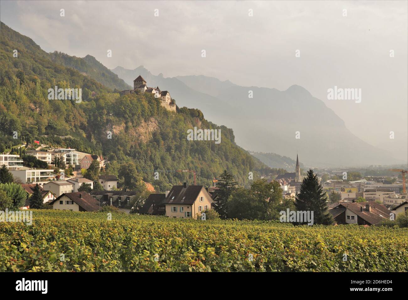 Il Castello di Vaduz e la Residenza reale si affacciano su Vaduz, Liechtenstein Foto Stock