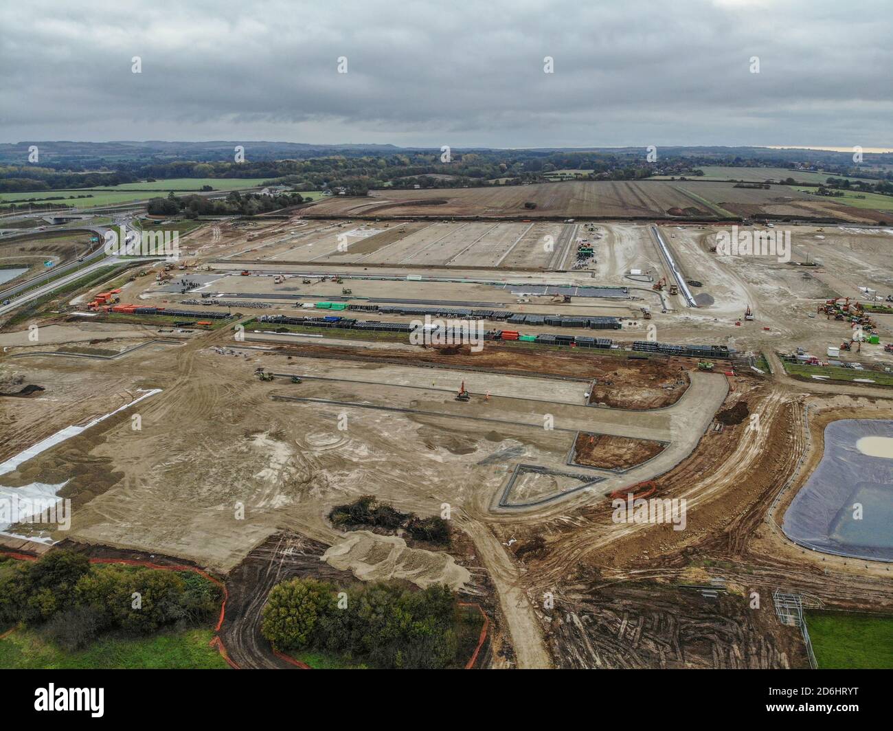 Sevington, Regno Unito. 17 Ott 2020. (Nota dell'editore: Immagine presa da un drone)Vista aerea dell'impianto di confine interno di Sevington, Ashford, Kent, durante la costruzione. Credit: SOPA Images Limited/Alamy Live News Foto Stock