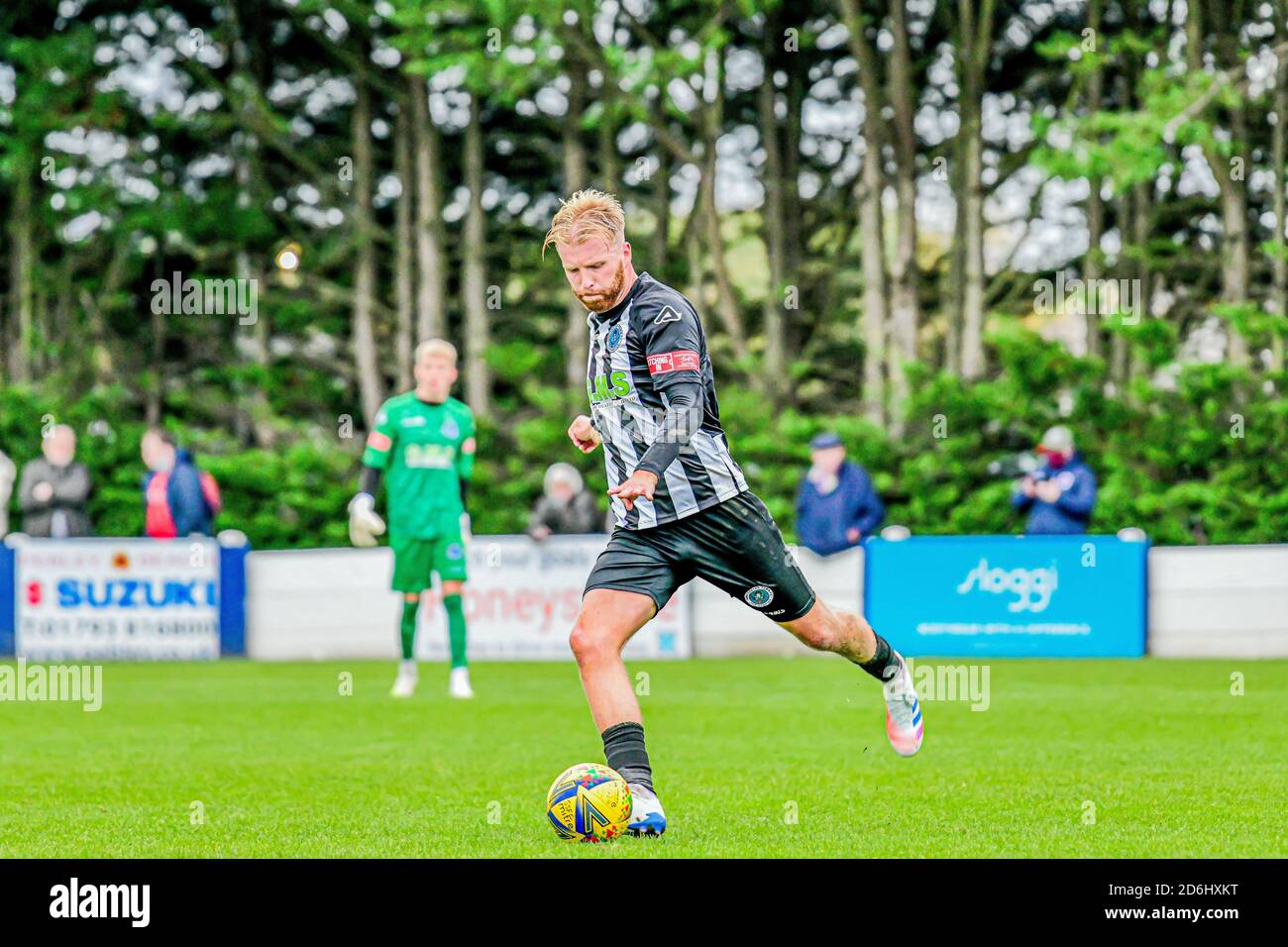 Charlie Madden per la città di Dorchester fc allo stadio Webbswood Swindon Wiltshire 17/10/2020 Foto Stock