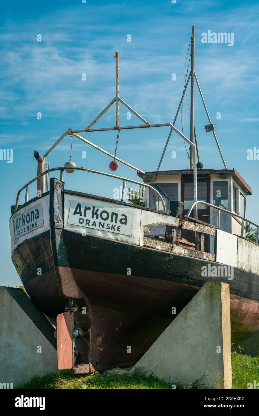 Relitto del vecchio peschereccio da traino Arkona Dranske a Krettitz Isola di Ruegen Foto Stock