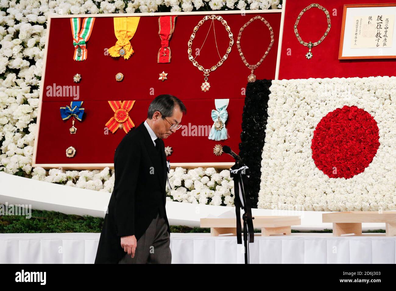 Tokyo, Giappone. 17 Ott 2020. La Corte Suprema del Giappone Naoto Otani partecipa ai funerali dell'ex primo Ministro Yasuhiro Nakasone al Grand Prince Hotel Shin Takanawa. Nakasone è stato primo Ministro del Giappone e Presidente del Partito Liberale democratico dal 1982 al 1987. I funerali, che costano circa 190 milioni di yen, sono equamente divisi tra il Partito Liberale democratico e il governo giapponese che si trova ad affrontare critiche dopo aver approvato l'uso di circa 96 milioni di yen dai fondi di riserva per l'anno fiscale 2020 per coprire i costi. È stato programmato per marzo ma è stato rimandato a causa del romanzo c Foto Stock
