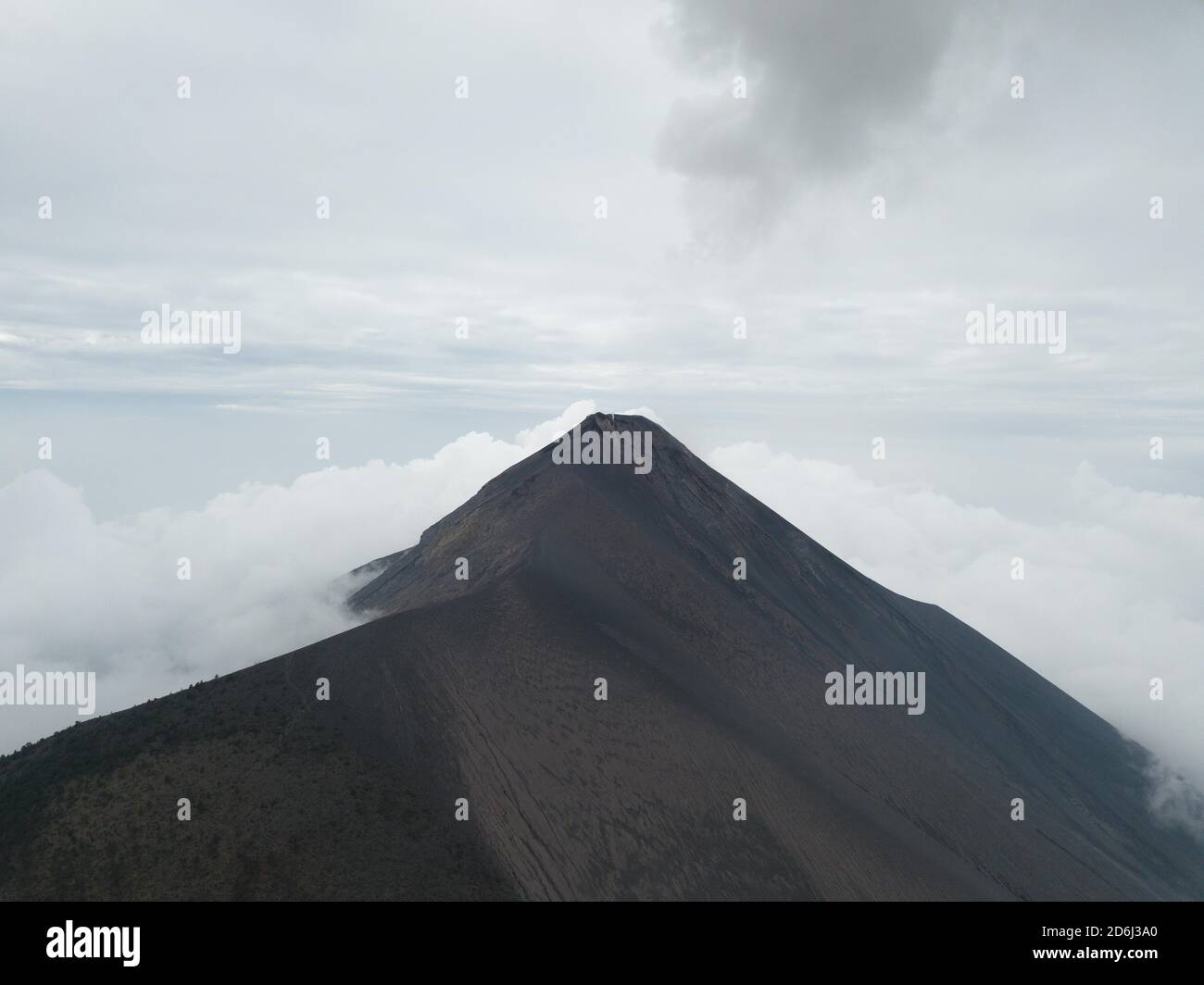 Vulcano di fumo sputing, Volcan de Fuego, Guatemala Foto Stock