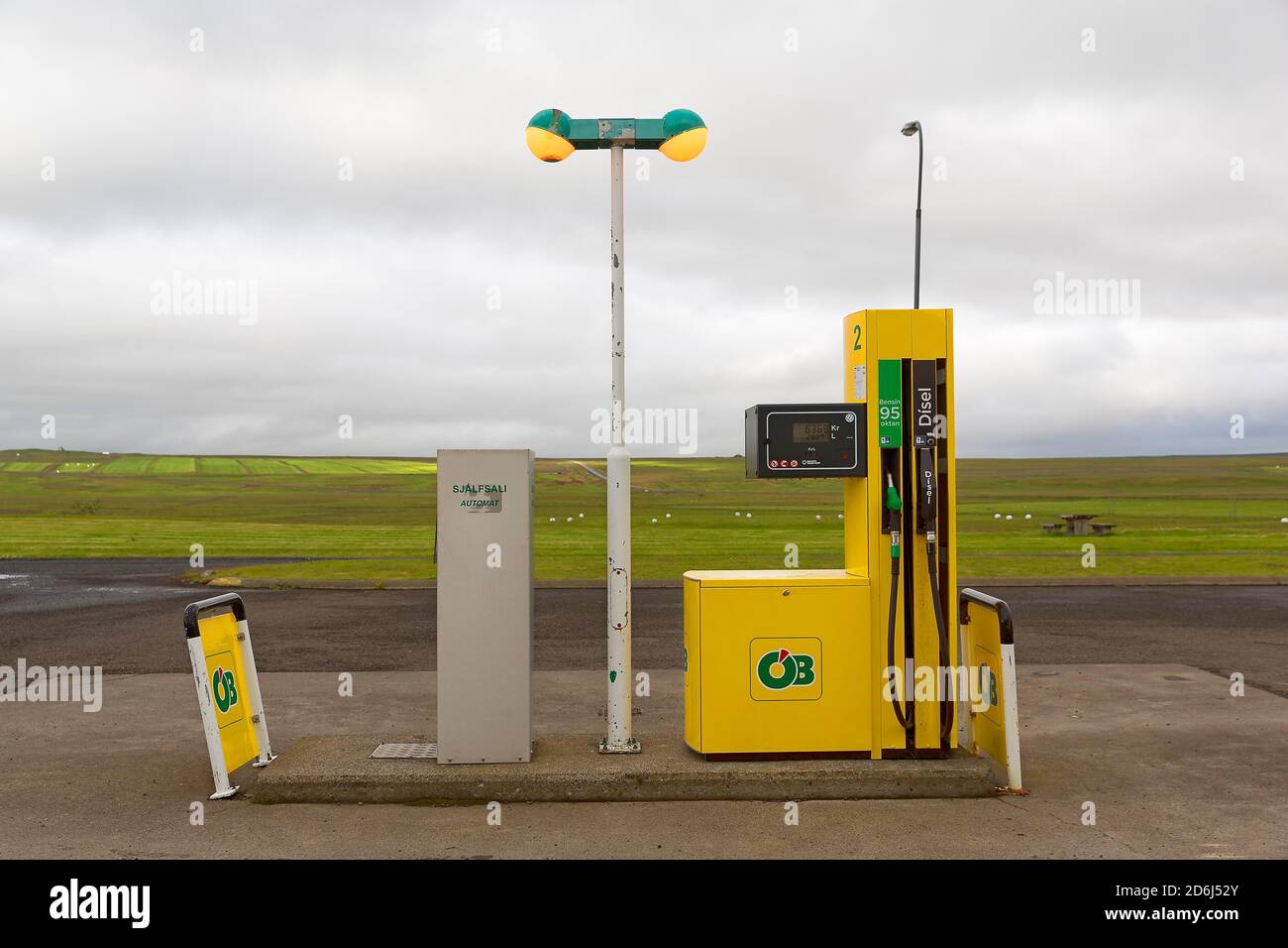 Pompa di benzina gialla immagini e fotografie stock ad alta risoluzione -  Alamy