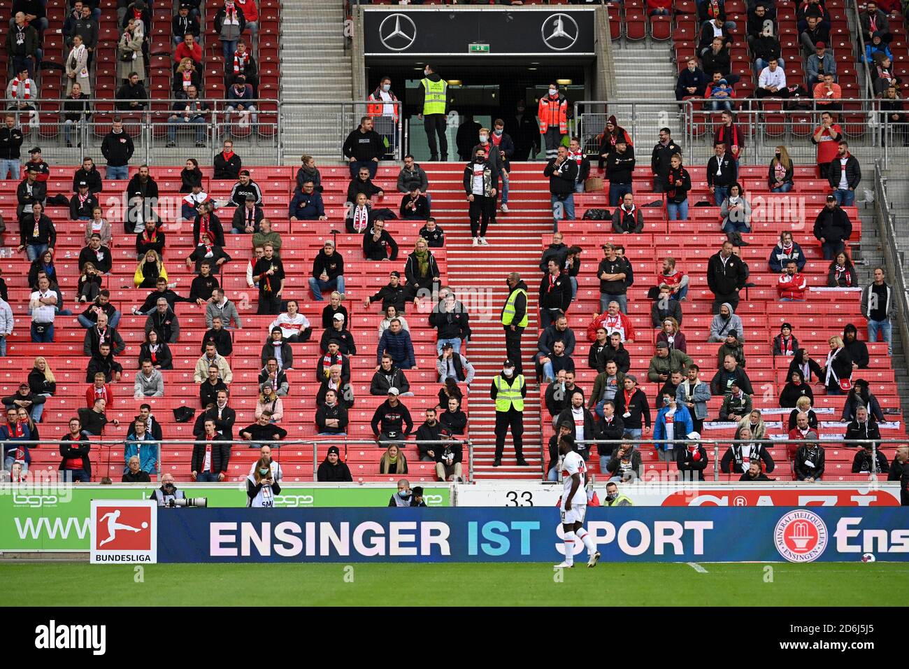Implementazione DFL concetto di igiene, tifosi, spettatori nella Bundesliga sedersi a distanza, VfB Stoccarda, Mercedes-Benz Arena, Corona crisi Foto Stock