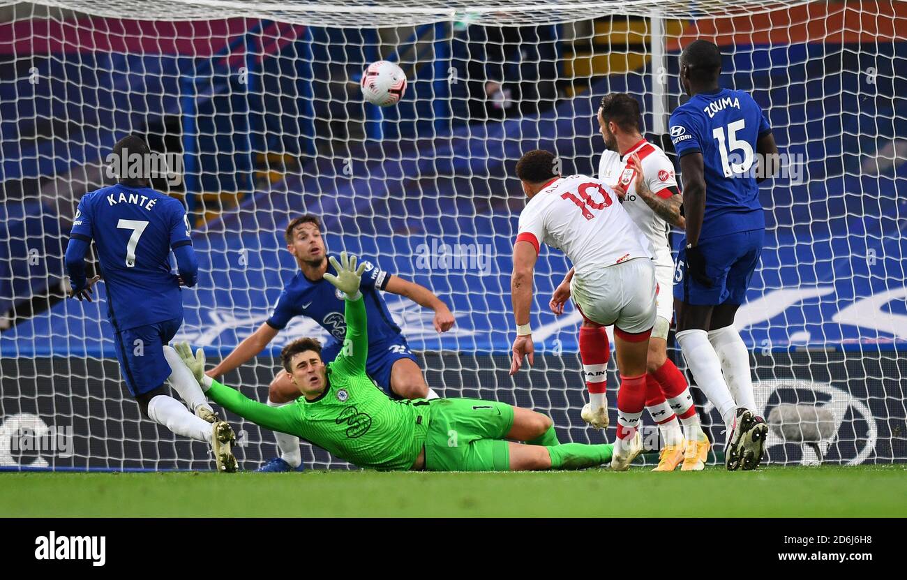 Londra, Inghilterra, 17 ottobre 2020 che Adams segna per Southampton il punteggio di 2-2 Chelsea contro Southampton. Premier League. Credito : Mark Pain / Alamy Live News Foto Stock