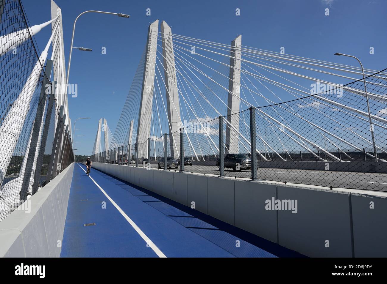 Percorso ciclabile e a piedi sul ponte Mario Cuomo vicino a Tarrytown, NY Foto Stock