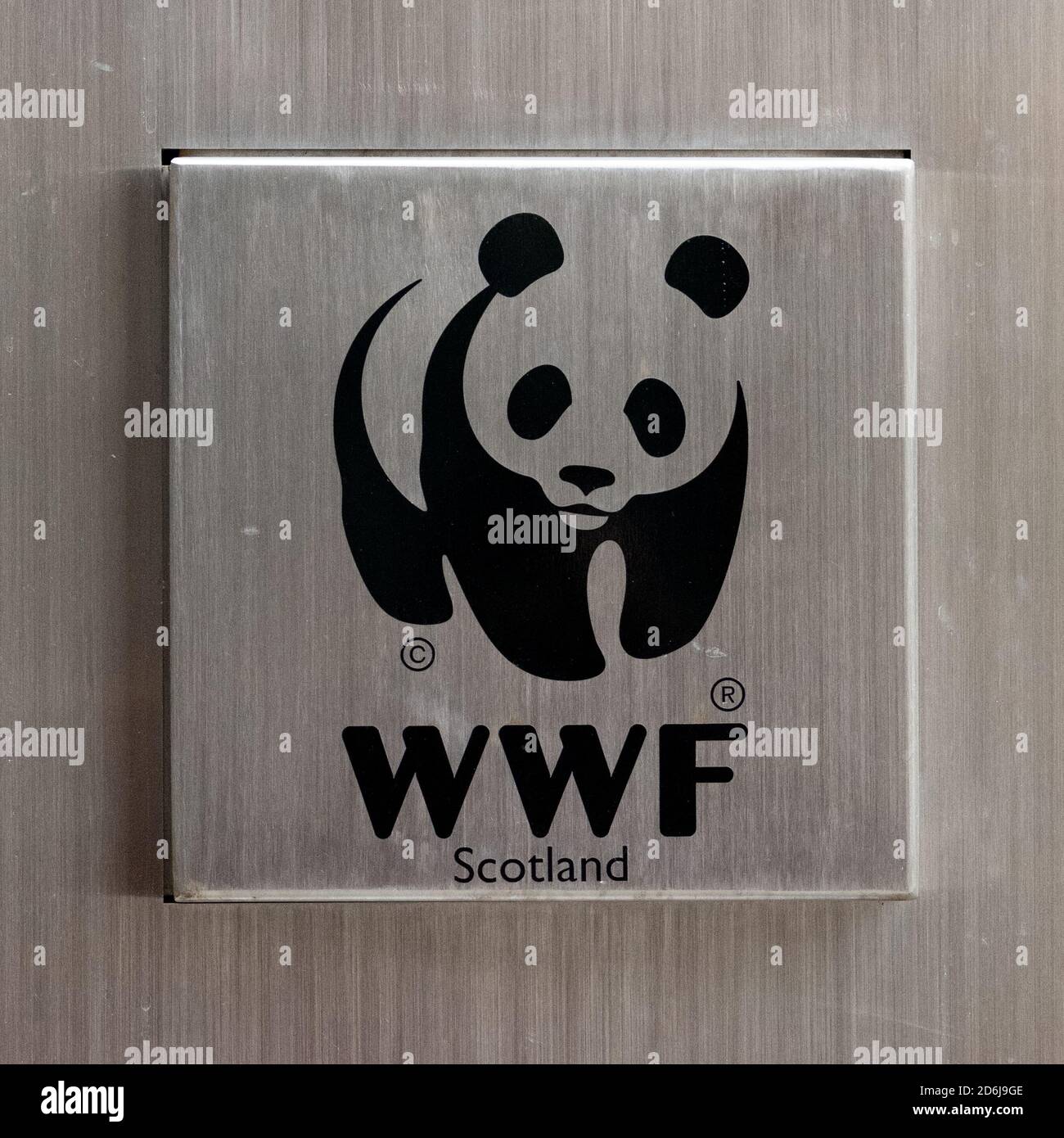 WWF Scotland logo e segno, The Tun, Holyrood Road, Edimburgo, Scozia, Regno Unito Foto Stock