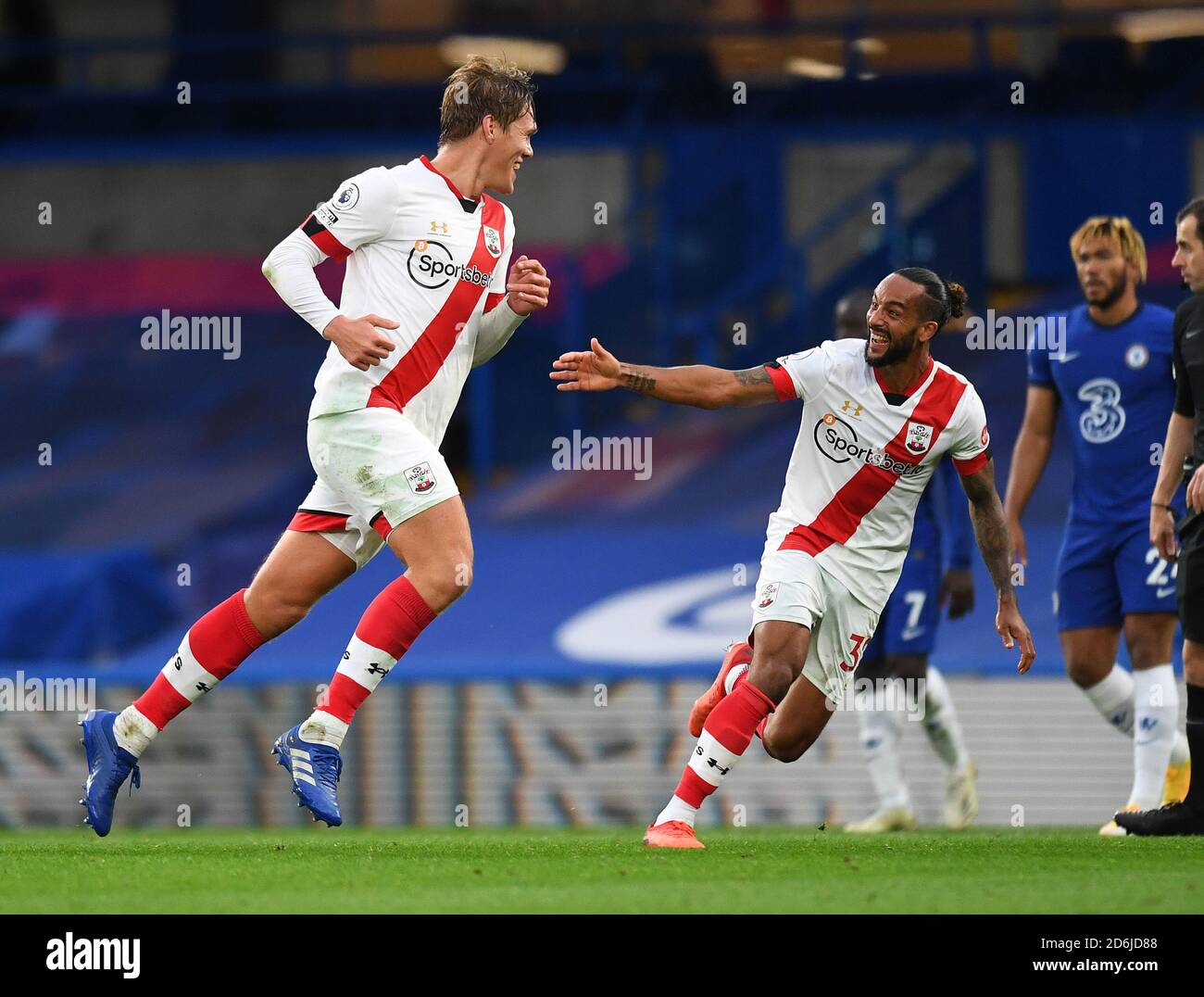 Londra, Inghilterra, 17 ottobre 2020 Jannik Vestergaard festeggia il suo ultimo equalizzatore Chelsea contro Southampton. Premier League. Credito : Mark Pain / Alamy Live News Foto Stock
