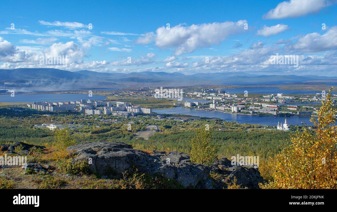 La splendida natura del nord russo. Tundra, regione di Murmansk. Magnifico autunno a Monchegorsk Foto Stock