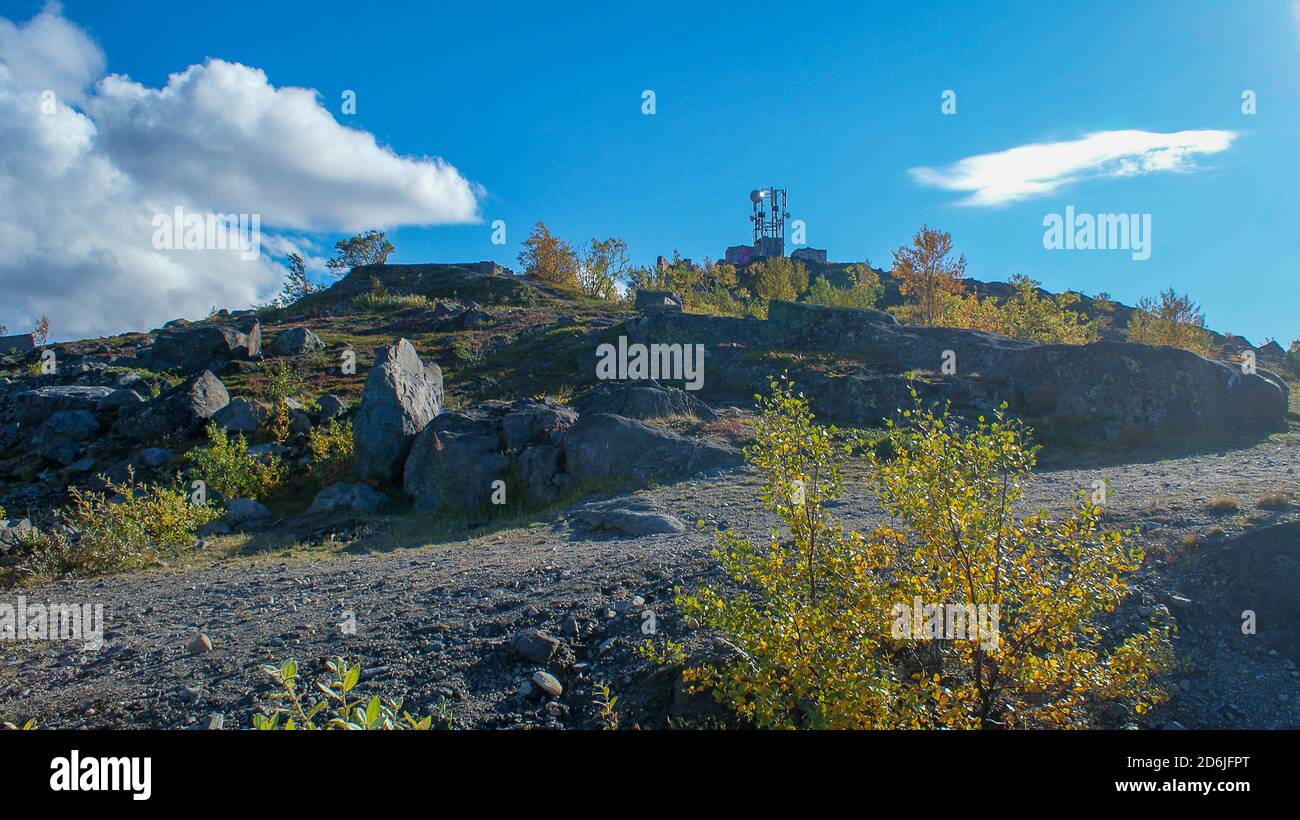 La splendida natura del nord russo. Tundra, regione di Murmansk. Magnifico autunno a Monchegorsk Foto Stock