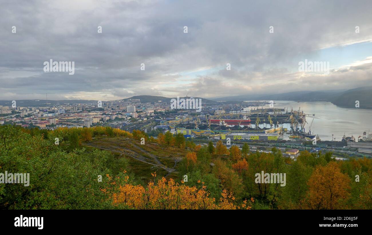 Port Murmansk, bellissimi luoghi della città, Kola Bay, parchi e luoghi meravigliosi. Monumento ai difensori dell'artico Foto Stock