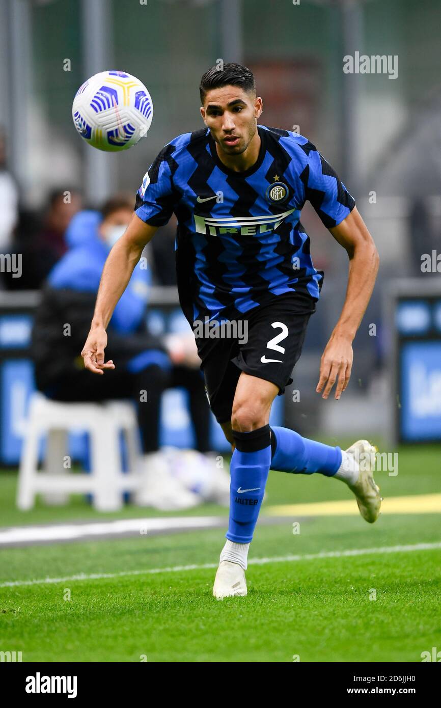 Milano - 17 ottobre 2020: Achraf Hakimi del FC Internazionale in azione durante la Serie A Football Match tra FC Internazionale e AC Milan. AC Milan ha vinto nel 2-1 il FC Internazionale. Credit: Nicolò campo/Alamy Live News Foto Stock