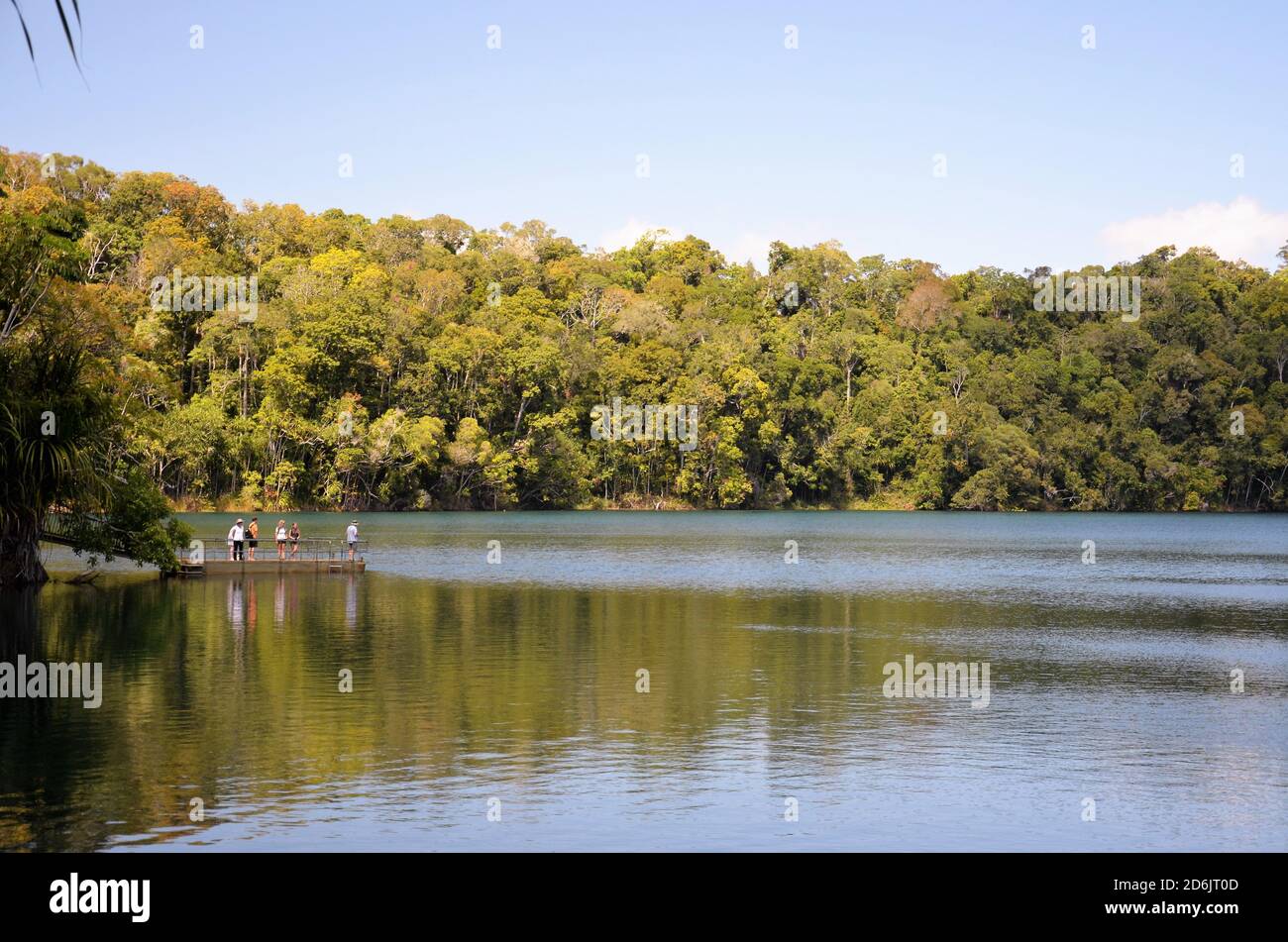 Vista sul lago Eacham Atherton Tablelands Queensland Australia Foto Stock