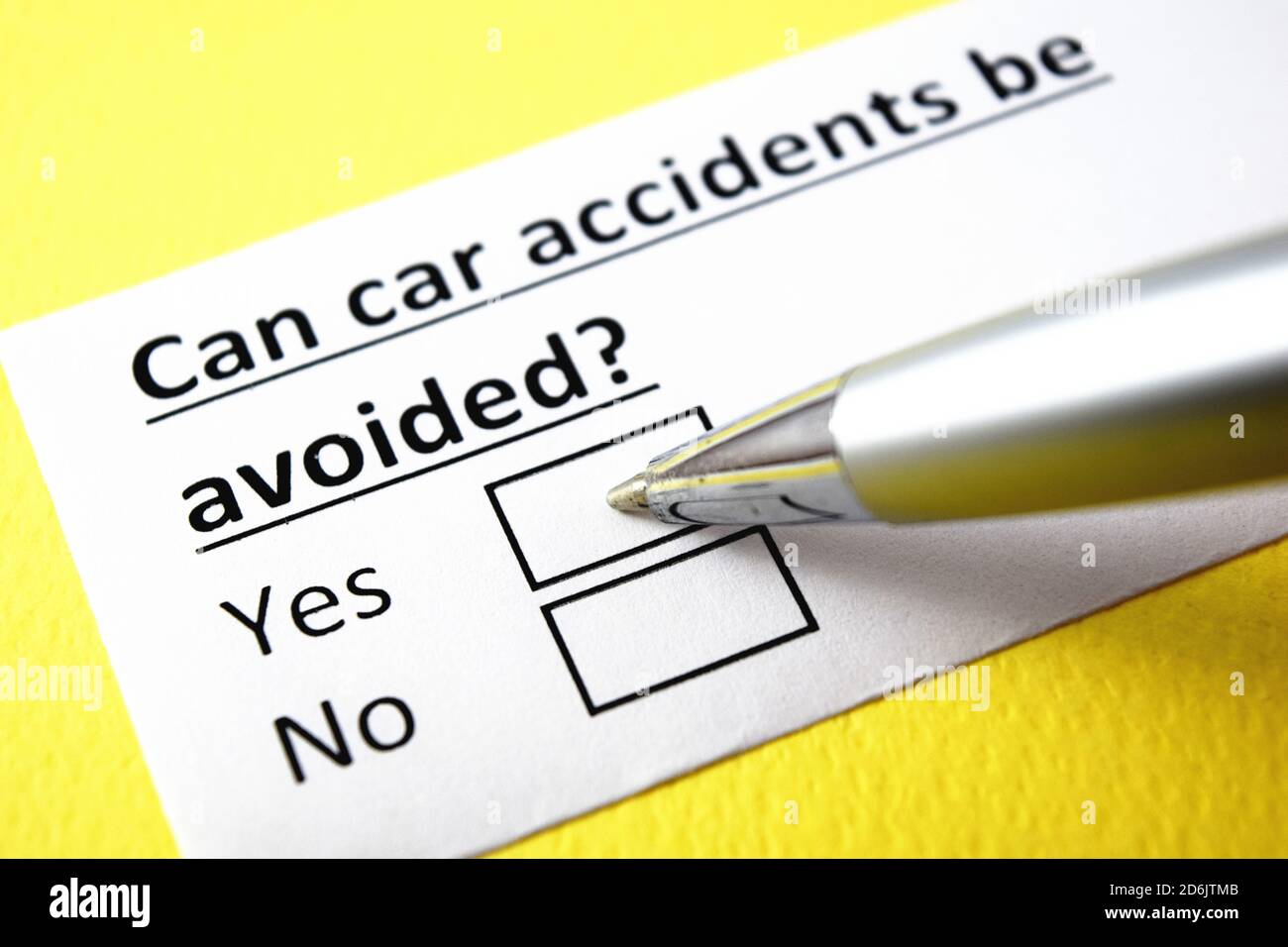 È possibile evitare incidenti automobilistici? Sì o no? Foto Stock