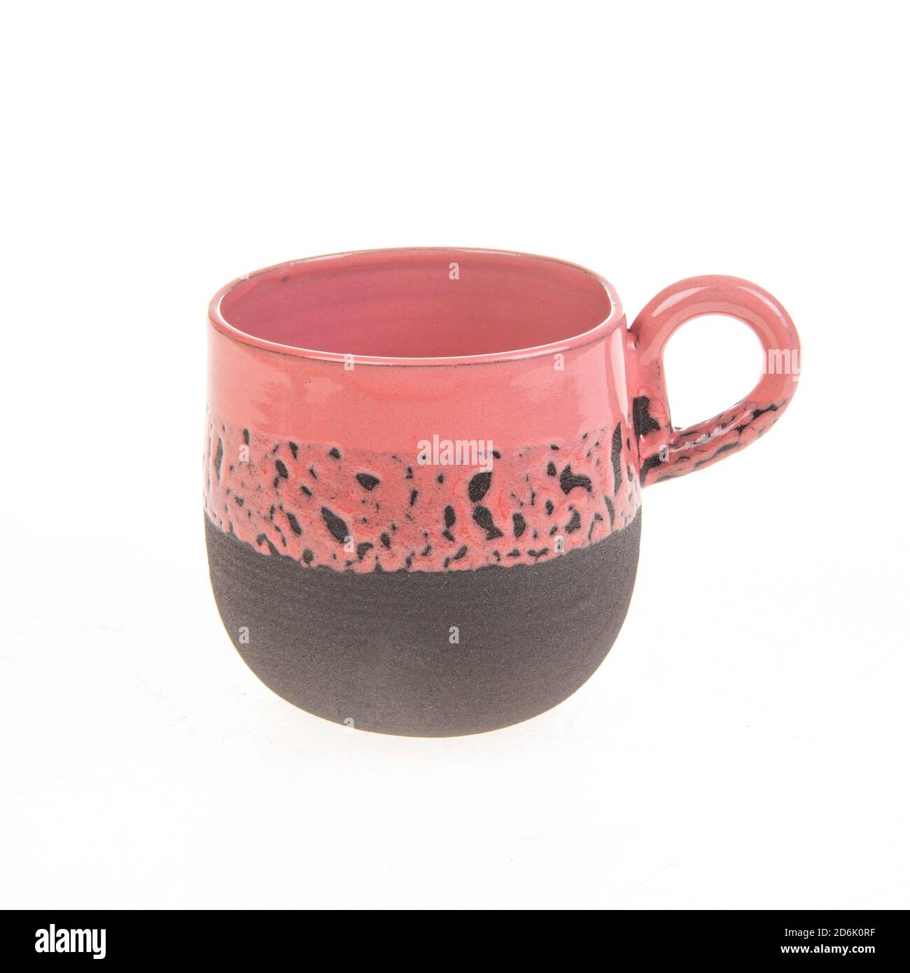 tazza di caffè in ceramica fatta a mano isolata Foto Stock