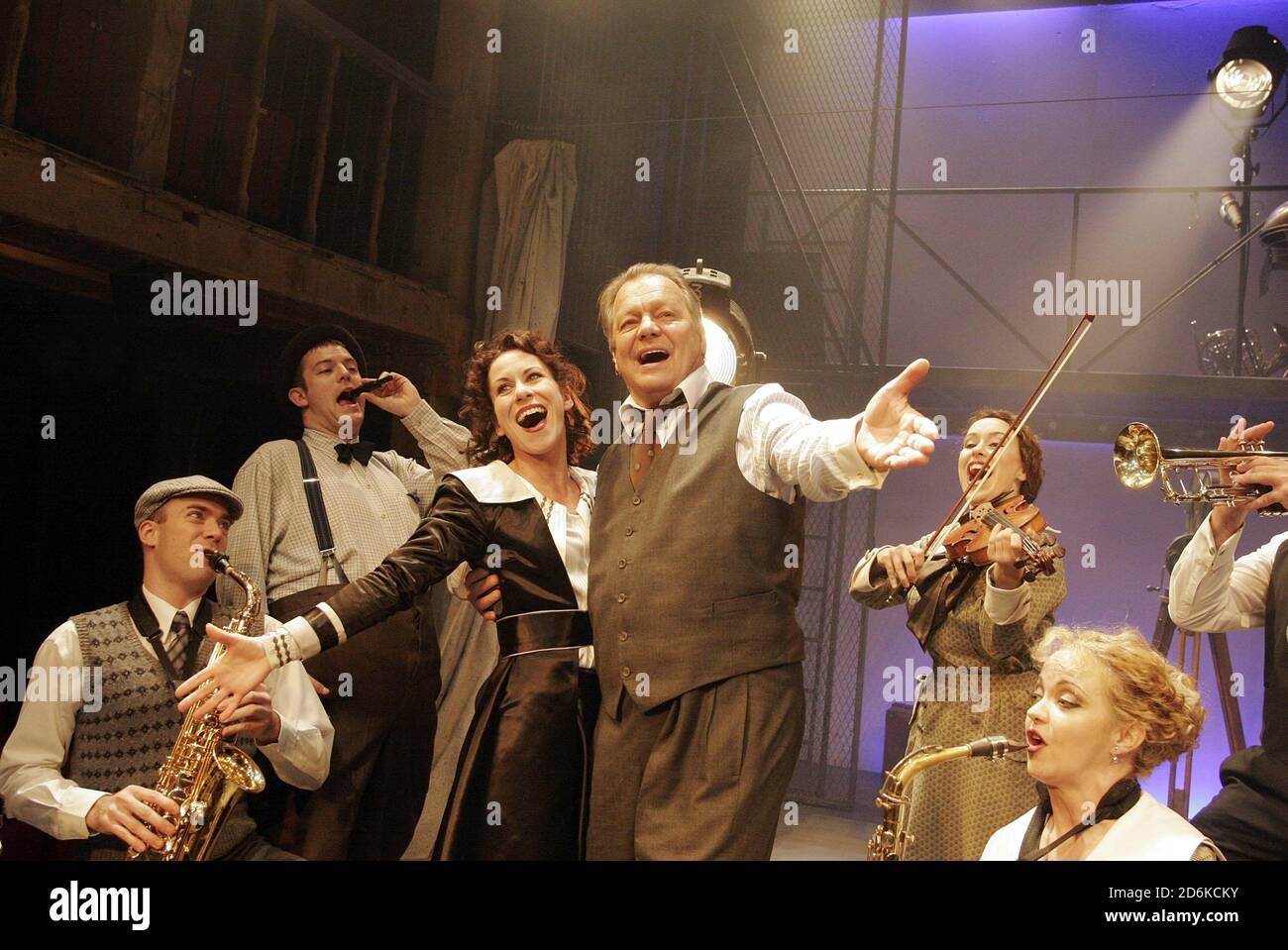 MACK & MABEL music & lyrics: Jerry Herman book: Michael Stewart director: John Doyle center: Anna-Jane Casey (Mabel), David Soul (Mack) Watermill Theatre, nr. Newbury, Inghilterra 23/05/2005 Foto Stock