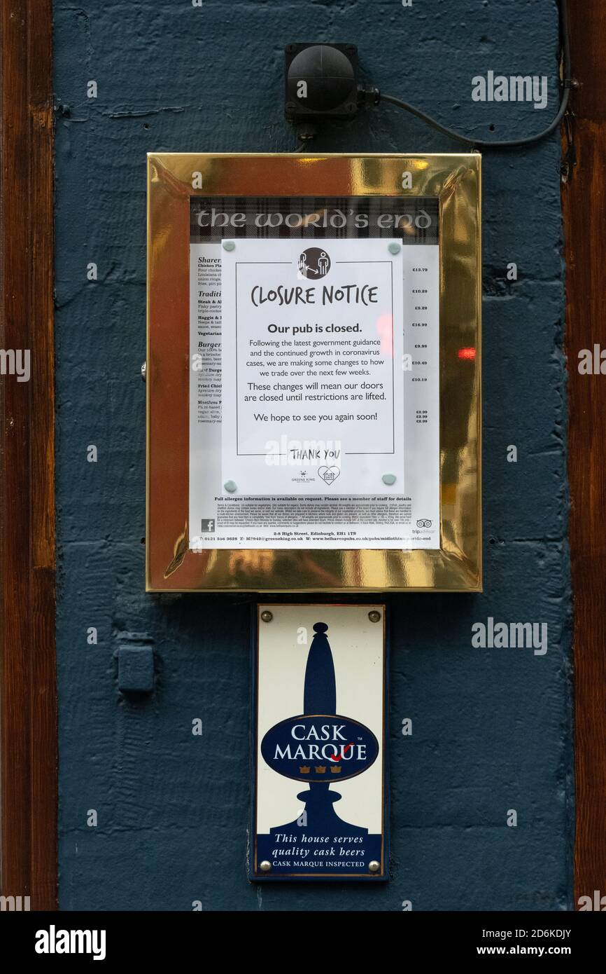Pub chiuso a Edimburgo (area del consiglio di salute della Lothian) a causa delle restrizioni del coronavirus introdotte nell'ottobre 2020 nella Central Belt, Scozia, Regno Unito Foto Stock