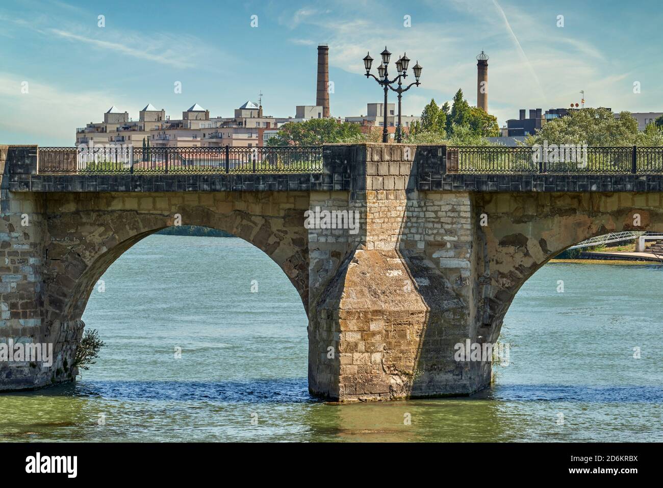 Vista del vecchio ponte del fiume Ebro nella città di Tudela de Navarra, Spagna, Europa Foto Stock