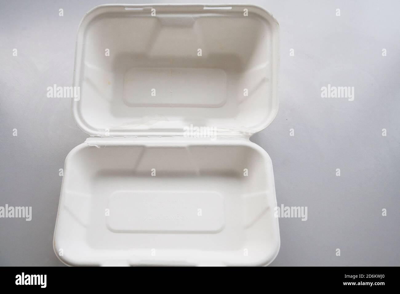 Take-away contenitore di cibo fatto da Vegware da canna di zucchero e completamente compostabile Foto Stock