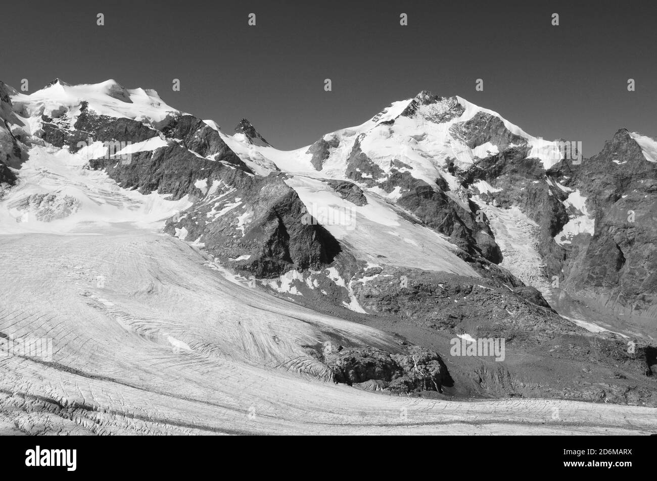 A causa del cambiamento climatico globale e estati calde e secche del ghiacciaio sono rapidamente di fusione Foto Stock