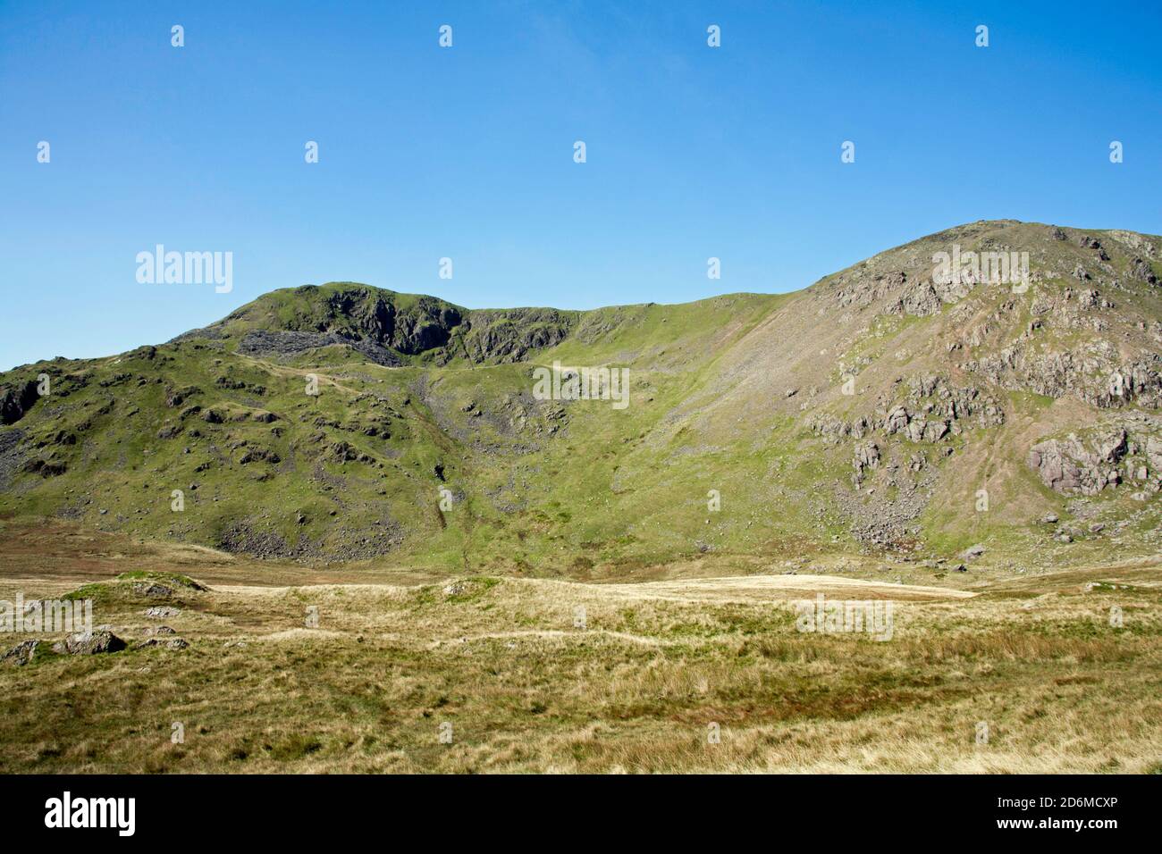 Buck Pike Brown Pike Blind Tarn Screes Blind Tarn Quarry Vista dalla valle di Cove tra Old Man of Coniston E Dow Crag Lake District Cumbria Foto Stock