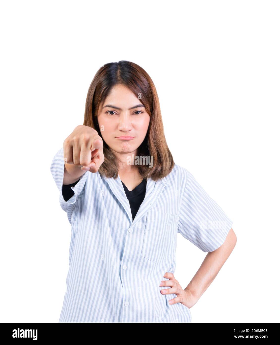 donna dito di puntamento andare davanti con rabbia su sfondo bianco Foto Stock