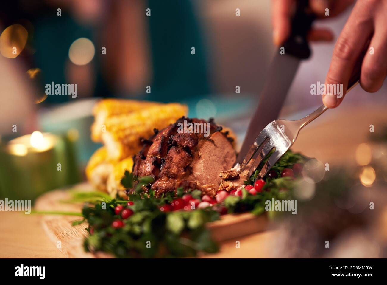Prosciutto di Natale servito sul tavolo Foto Stock