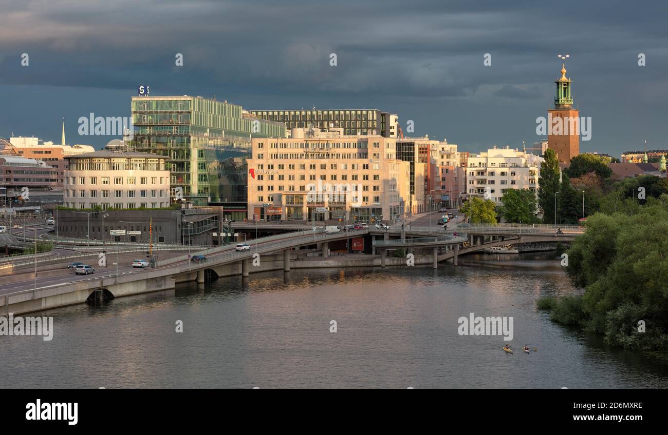 Vista serale su Norrmalm, Stoccolma, da Barnhusbron Foto Stock