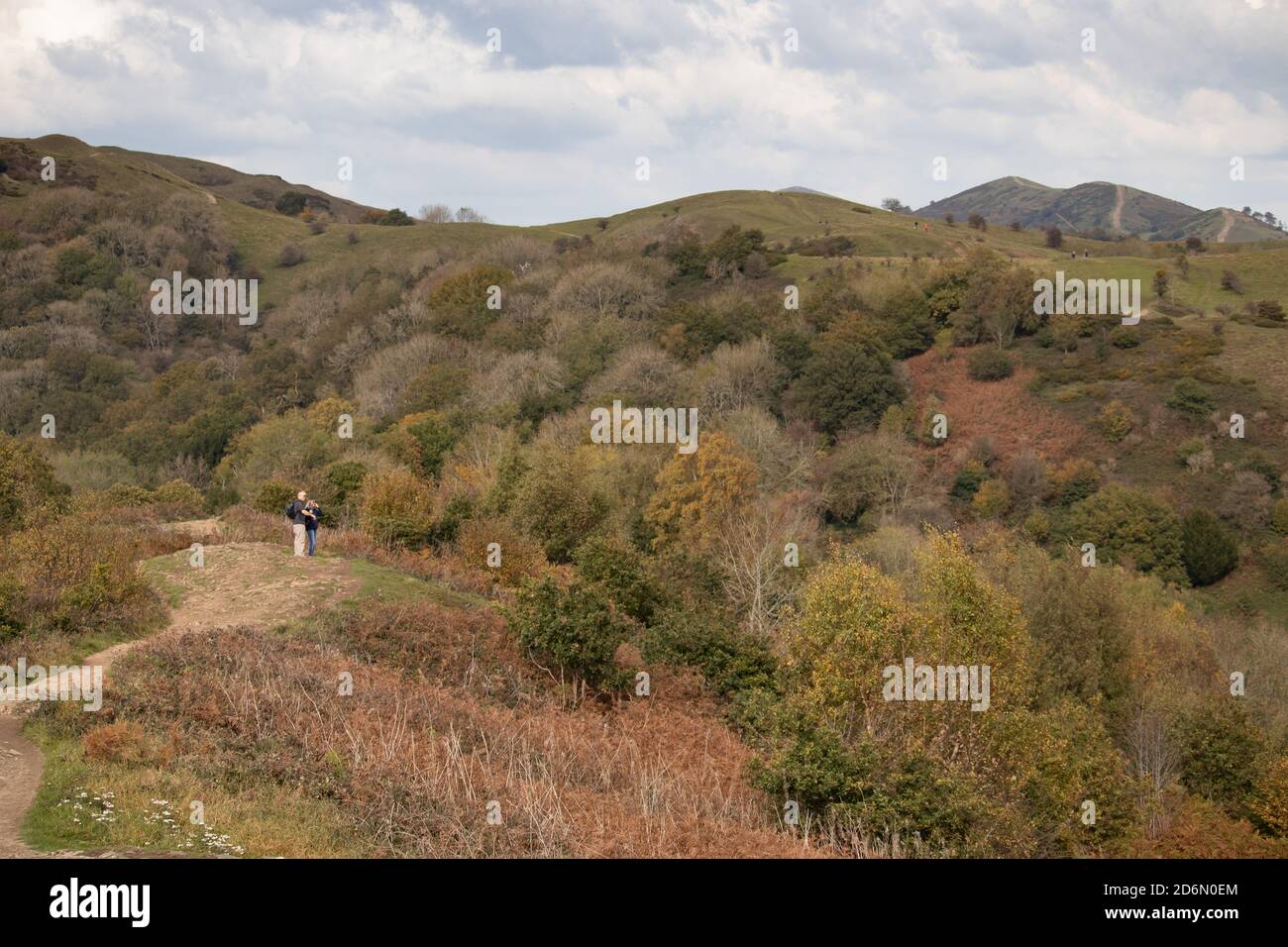 La vista da Hangmans Hill che guarda verso British Camp Hill Fort sulla cima delle colline Malvern. Foto Stock