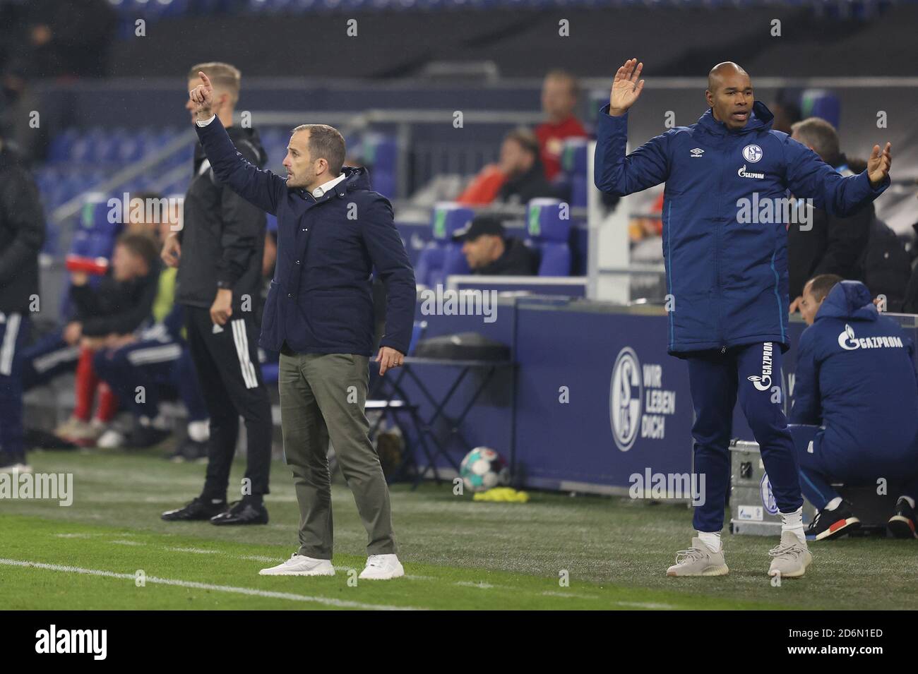 Schalke, Germania. 19th Oct, 2020. Firo: 18.10.2020 Fuvuball: Calcio: 1a stagione Bundesliga 2020/21 FC Schalke 04 - Union Berlin. Gesture Manuel Baum con Naldo | usage worldwide Credit: dpa/Alamy Live News Foto Stock