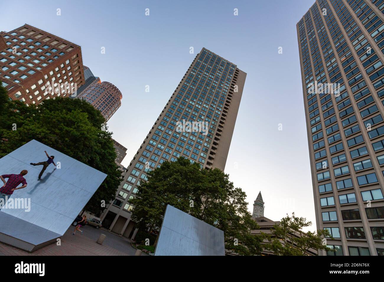 Untitled Landscape, scultura di David von Schlegell, Harbour Towers Plaza, Boston, Massachusetts, USA Foto Stock