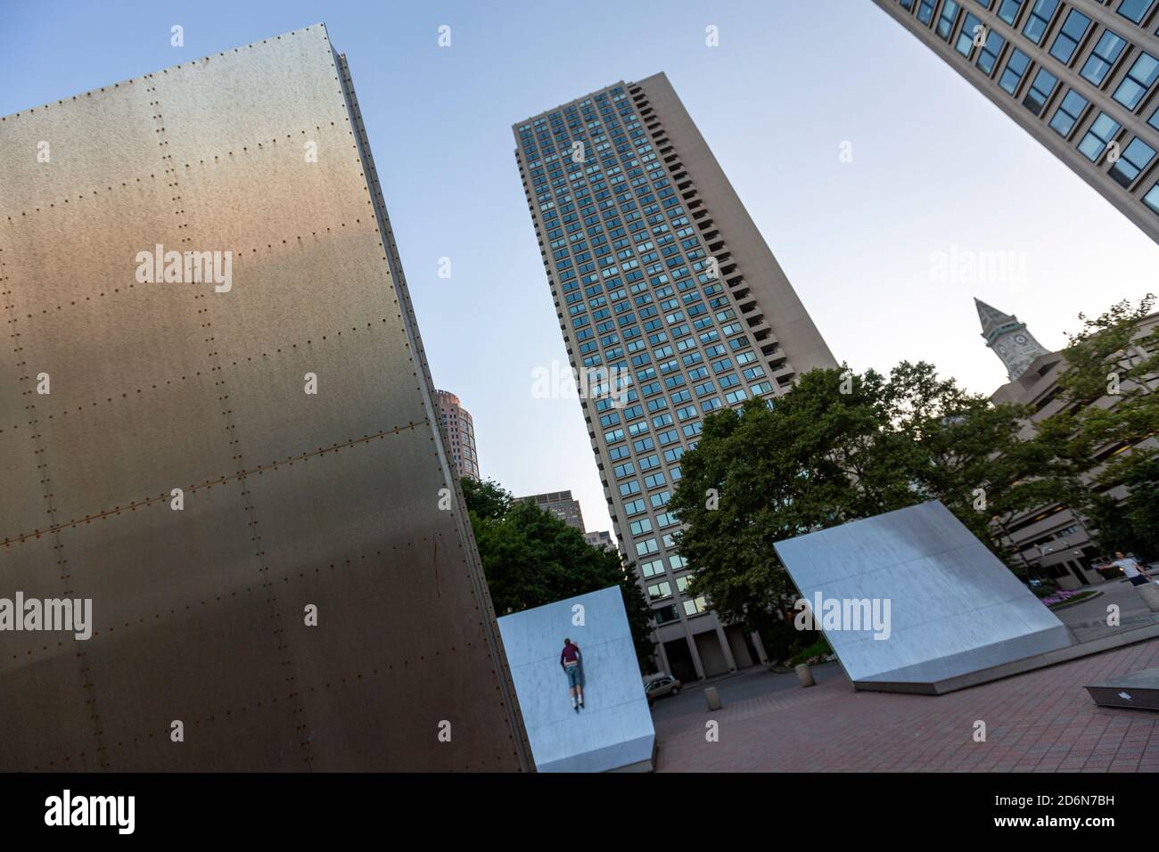 Untitled Landscape, scultura di David von Schlegell, Harbour Towers Plaza, Boston, Massachusetts, USA Foto Stock