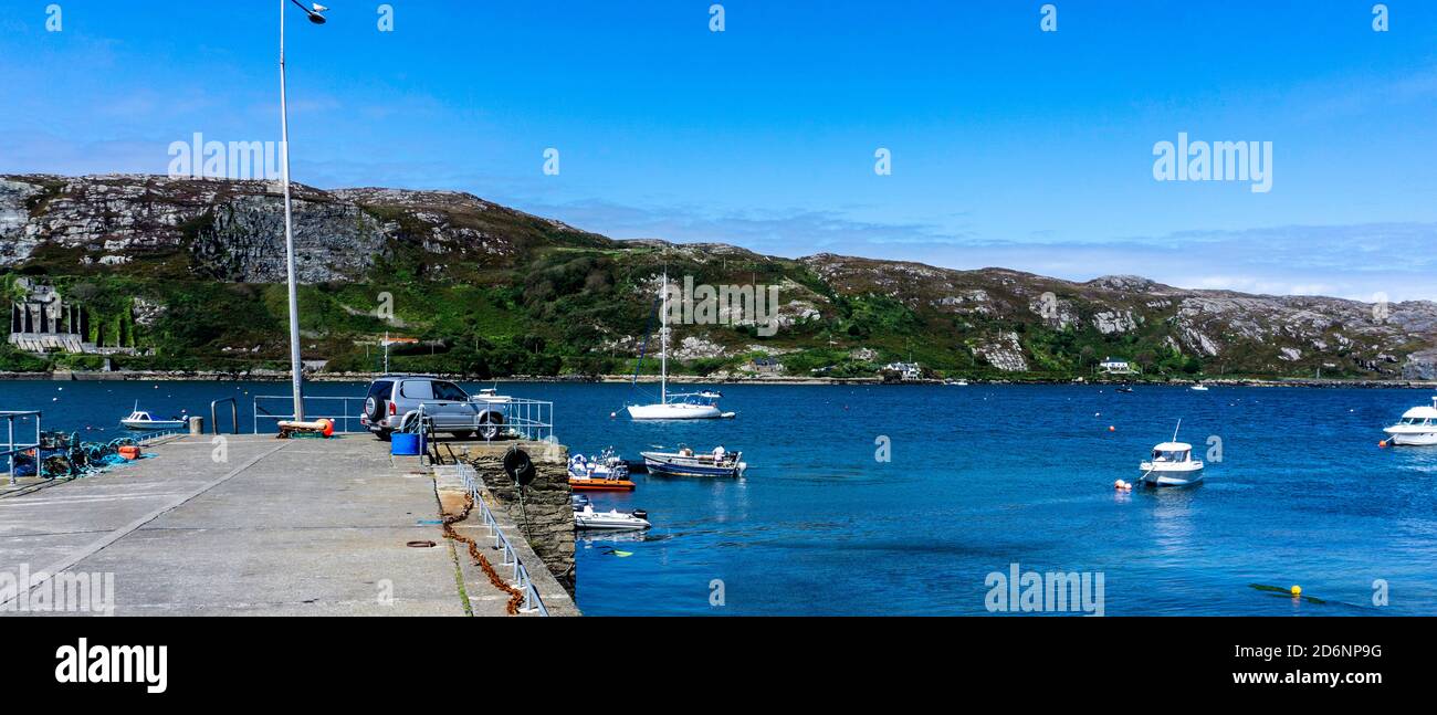 Il molo e il porto nel villaggio di Crookhaven, contea di Cork, Irlanda. Foto Stock